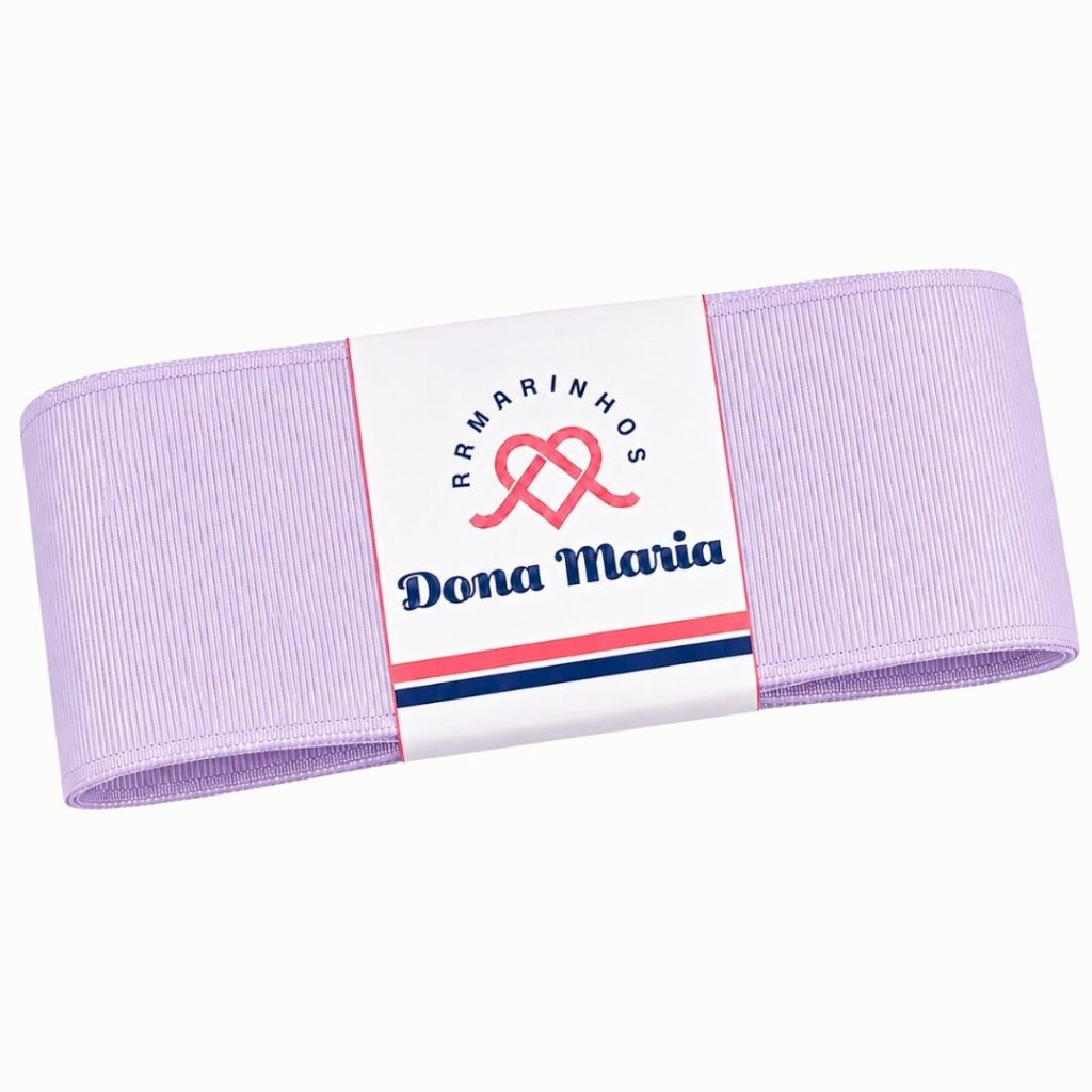 Peça de fita de gorgurão Yama na cor Lilás Névoa 420, com textura canelada.