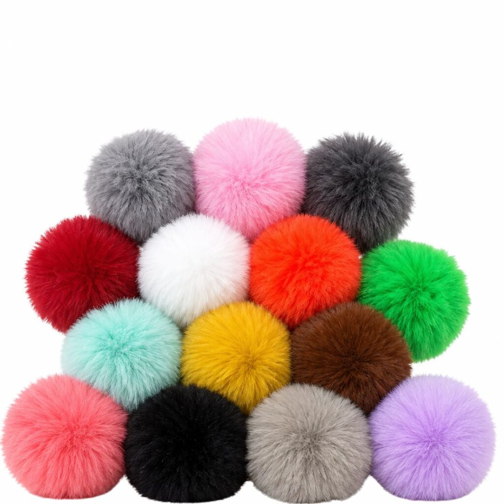 Pompons de pelúcia 7cm macios em diversas cores sobre fundo branco.