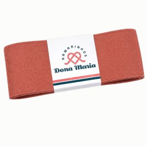 Peça de fita de gorgurão Yama na cor Vermelho Cinábrio 141, com textura canelada.