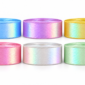 Fita lamê com acabamento iridescente e sobre fundo branco, nas cores azul, lilás, amarelo, rosa , branco e verde